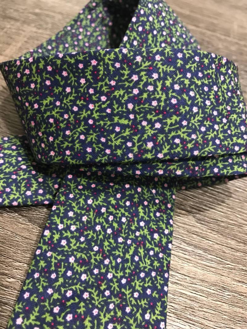 Grüne Krawatte Mit Einstecktuch Grüne Krawatte Mit Einstecktuch von TheFlyTieBoutique