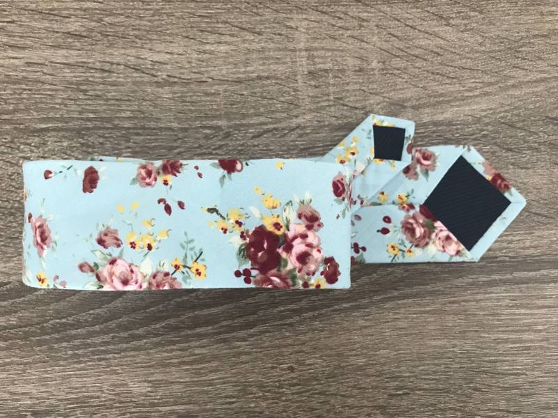 Himmelblaue Blumenkrawatte von TheFlyTieBoutique