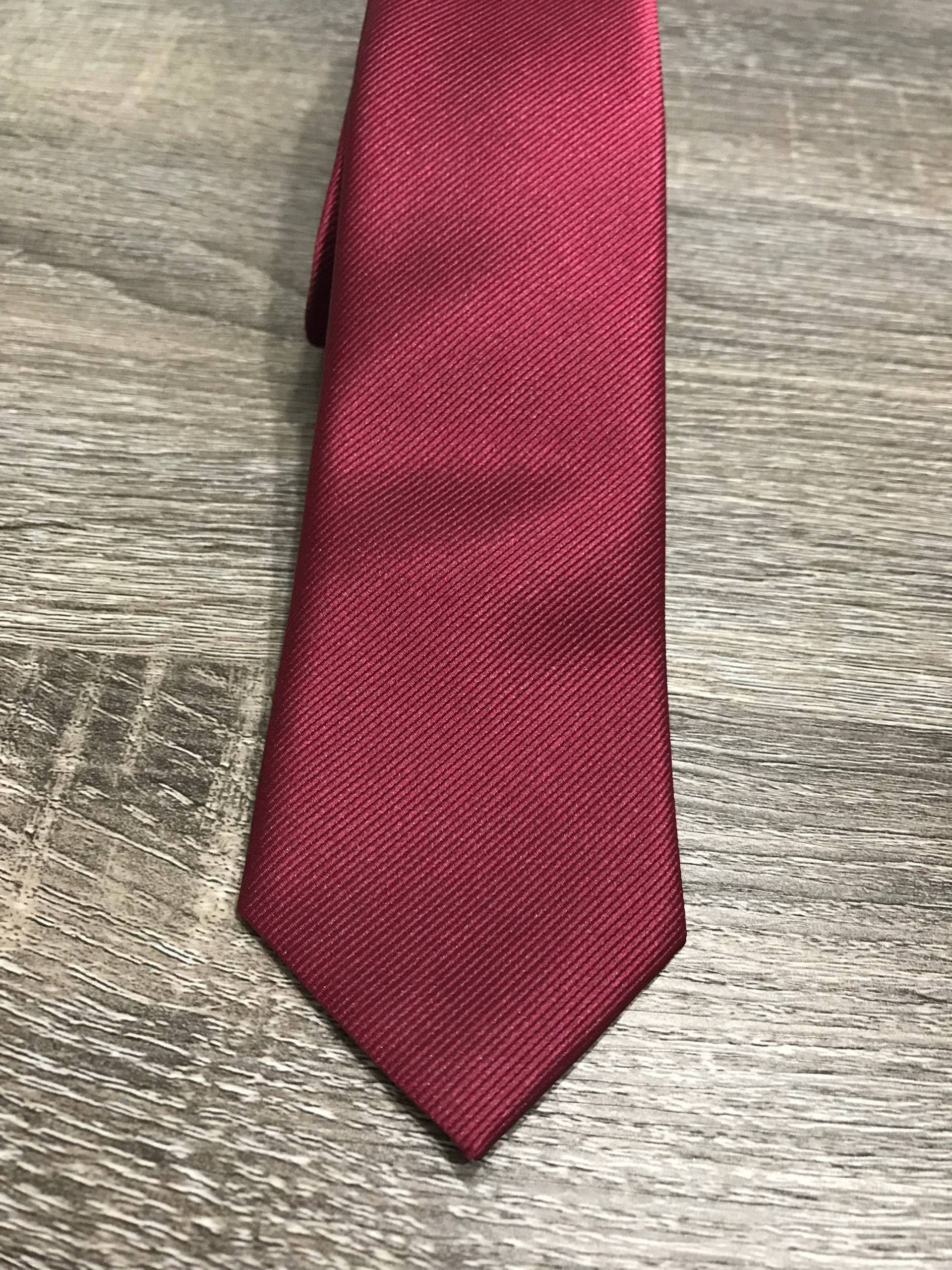 Weinrote Feste Krawatte Weinrote Feste Krawatte von TheFlyTieBoutique