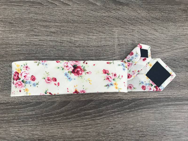 Zart Gelb Creme Floral Krawatte von TheFlyTieBoutique