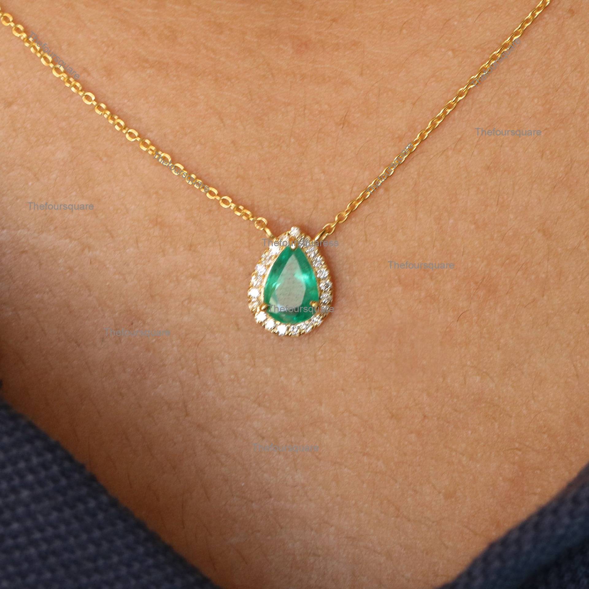 0, 65 Ct Igi Birne Smaragd Mit Si G-H Farbe Natürliche Diamanten Halo Halskette in Massives 14K Gelbgold Zarte Anhänger Kette von TheFoursquare