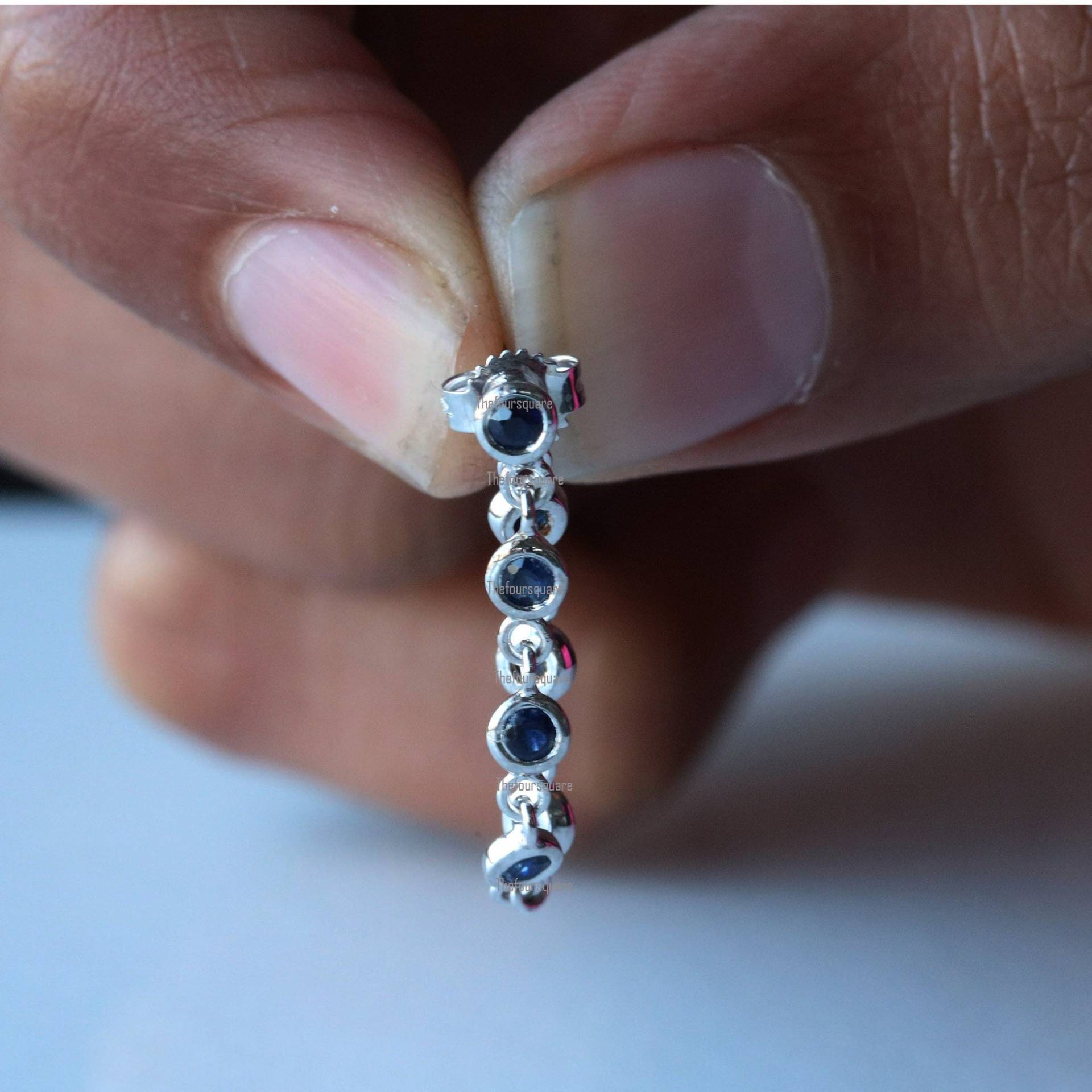 7 Blauer Saphir Kettenohrringe, 14K Weißgold Hängende Ohrringe, Geburtstagsgeschenk, Schmuck Für Mutter, Freundin, Sie 7 Blauer Saphir Kettenohrringe, 14K Weißgold Hängende Ohrringe, Geburtstagsgeschenk, Schmuck Für Mutter, Freundin, Sie von TheFoursquare