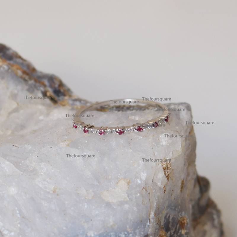 7 Rubin Edelstein Mit Si Diamant Pave Halber Eternity Bandring, 14K Weißgold Dünner Jubiläumsgeschenk Schmuck Für Frauen von TheFoursquare