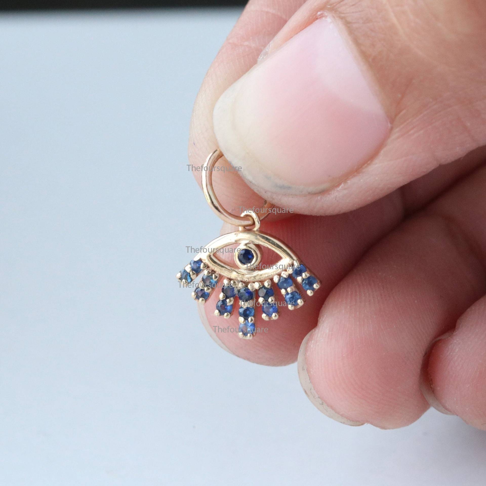 Blauer Saphir Anhänger, 14K Gold Evil Eye Charm, Gelbgold Schutz Amulett Edelstein Schmuck von TheFoursquare