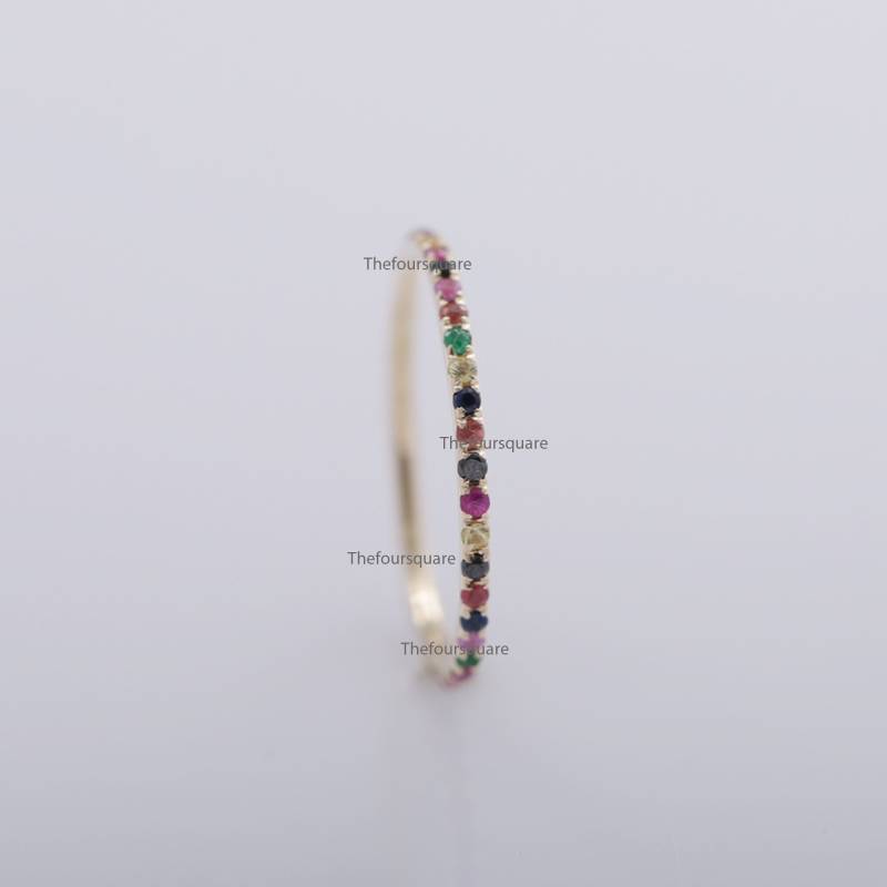 Multi Saphir Eternity Ring, 14K Gelbgold Eheringe, Cluster Edelstein Bandring Fine Jewelry von TheFoursquare