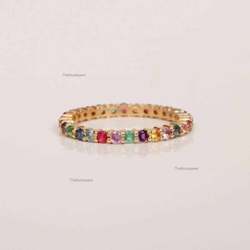 Multi Saphir Eternity Ring, 14K Gelbgold Eheringe, Stapelbarer Bandring, Edelstein Bandring Fine Jewelry von TheFoursquare