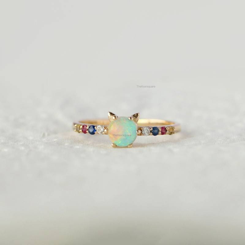 Natürliche Multi Edelstein Katze Gesicht Ring, Zierlich Für Frauen, 14K Gelbgold 0, 43 Ct Opal & Si Diamant Verziert Cocktail Hochzeit Ring Schmuck von TheFoursquare