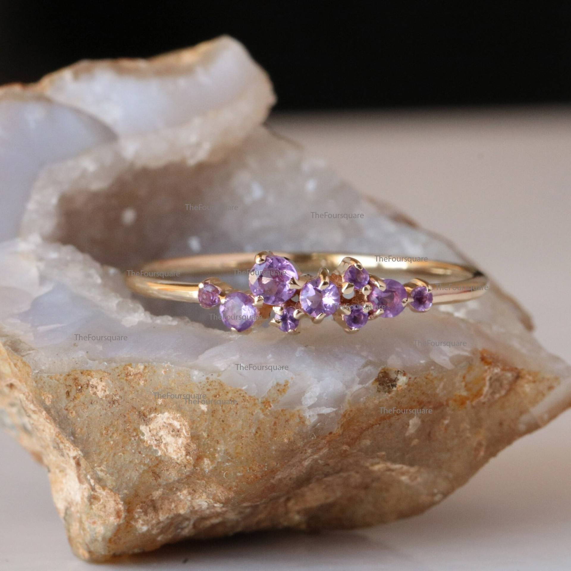 Natürlicher Amethyst Edelstein Ring, 14K Solid Gold Cluster Zarter Stapel Band Versprechen Geschenk Für Ihren Schmuck, Geburtsstein Ring von TheFoursquare