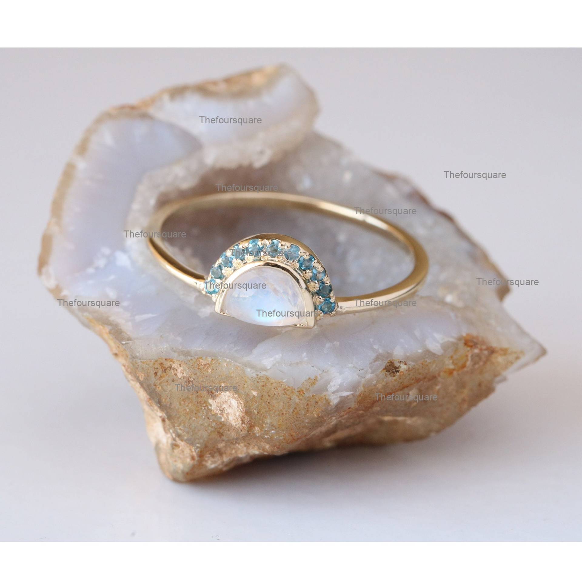 Regenbogen Feuer Echter Mondstein Mit London Blue Topas Ring in 14K Gelbgold Bester Schmuck Für Muttertag von TheFoursquare