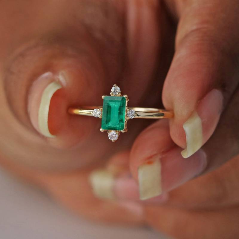 Smaragd Ehering, Natürlicher Einzigartiger Verlobungsring, 14K Massivem Gold Stapelbar Ring, Minimalist Kann Birthstone Ring von TheFoursquare