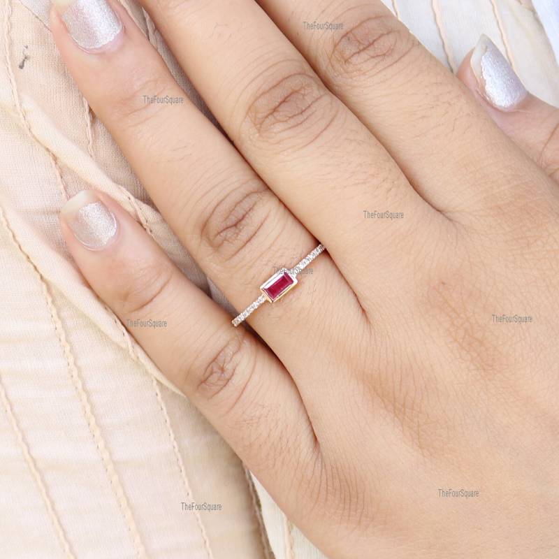 Solid 14K Gelb Dainty Baguette Rubin Mit Si Diamant Pave Ring/Cluster Band Ehering Stapel Hochzeit Schmuck Geschenk Schmuck von TheFoursquare