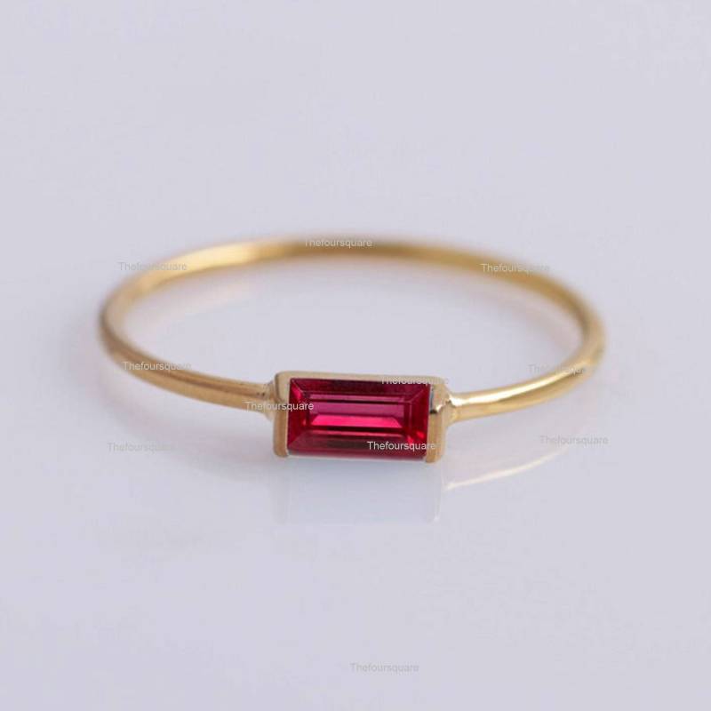Solide 14K Gelb Baguette Rubin Ring, Zierliche Band Ehering, Natürliche Edelstein Petite Ring Geschenk, Tägliche Party Wear Schmuck Handgemacht von TheFoursquare