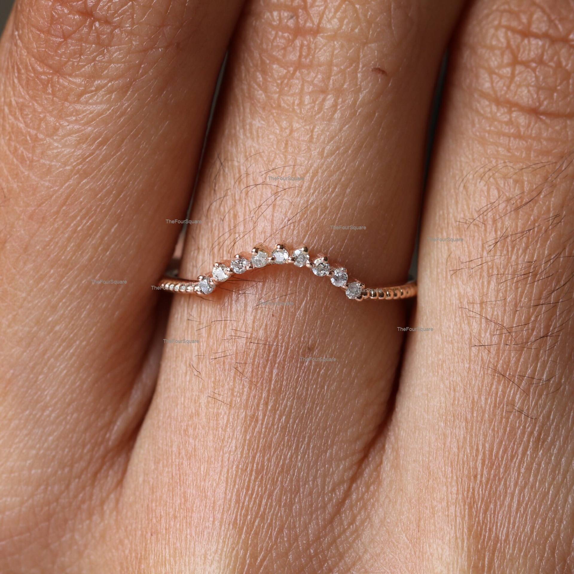 Solider 14K Gelbgold-Kronenring, Natürliche Diamanten Stapelbare Krone, Braut Kurve Passender Ehering Schmuck von TheFoursquare