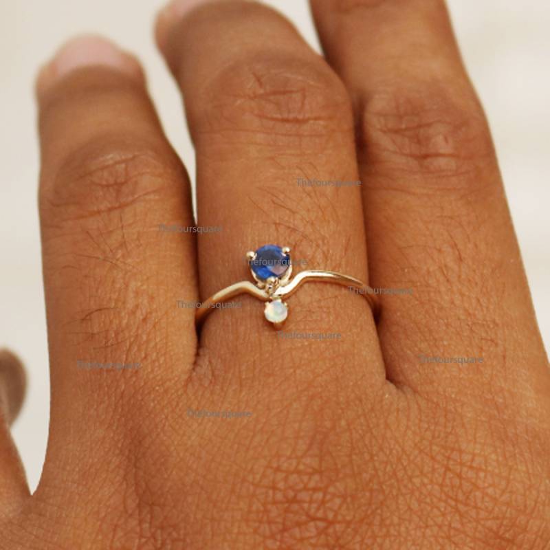 Zwei-stein-Ring, Blauer Saphir Und Opalring, 14K Gold Dünner Ehering, Zierliche Verlobungsring, Leichte Ring, Ring Des Täglichen Tragens von TheFoursquare