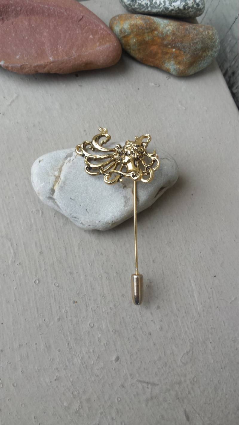 Jugendstil Dame Frau Mit Langer Mähne Haar Gold Ton Metall Revers Hut Anstecknadel, Anstecknadel Stickpin von TheFoxandFilly
