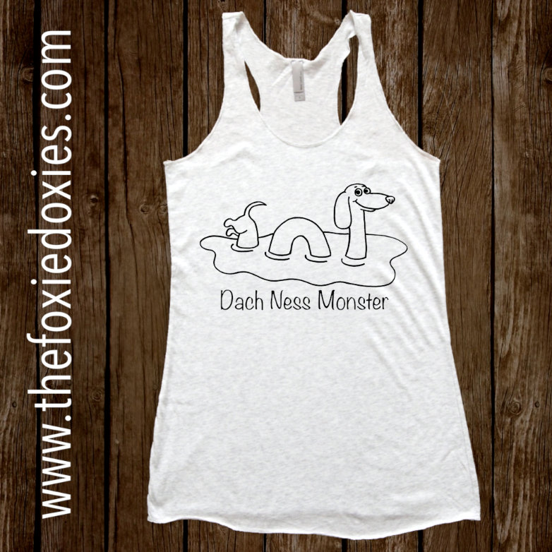 Dach Ness Monster Heather White Tank Top, Dackel, Doxie, Doxies, Weiner Hund, Loch Ness Monster, Dackel Dach Ness Monster Heather White Tank Top, Dackel, Doxie, Doxies, Weiner Hund, Loch Ness Monster, Dackel von TheFoxieDoxies