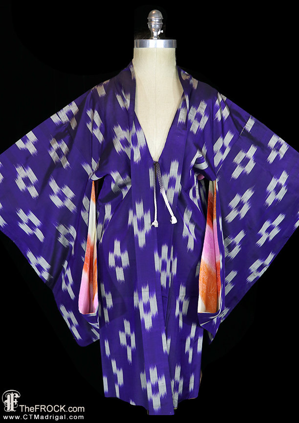 1920Er Seidenkimono, Robe Oder Jacke Morgenmantel, 1930Er Haori, Lila Graue Kreuze Blumen Meissen Ikat, Lange Ärmel, Buntes Innenfutter von TheFrockDotCom
