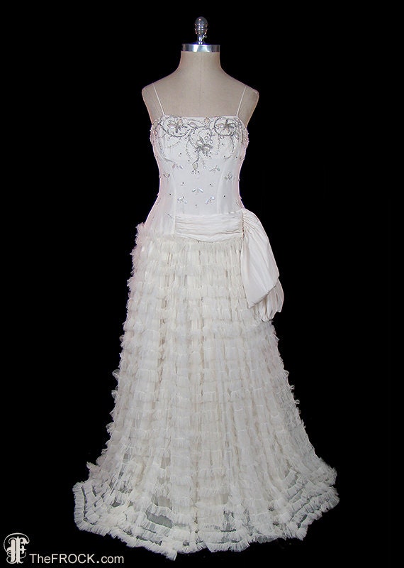1930S Brautkleid, Perlen-Taft Und Gerüschter Tüll-Netz-Märchen-Fantasie-Kleid, Ärmellos, Couture-Braut Flapper von TheFrockDotCom