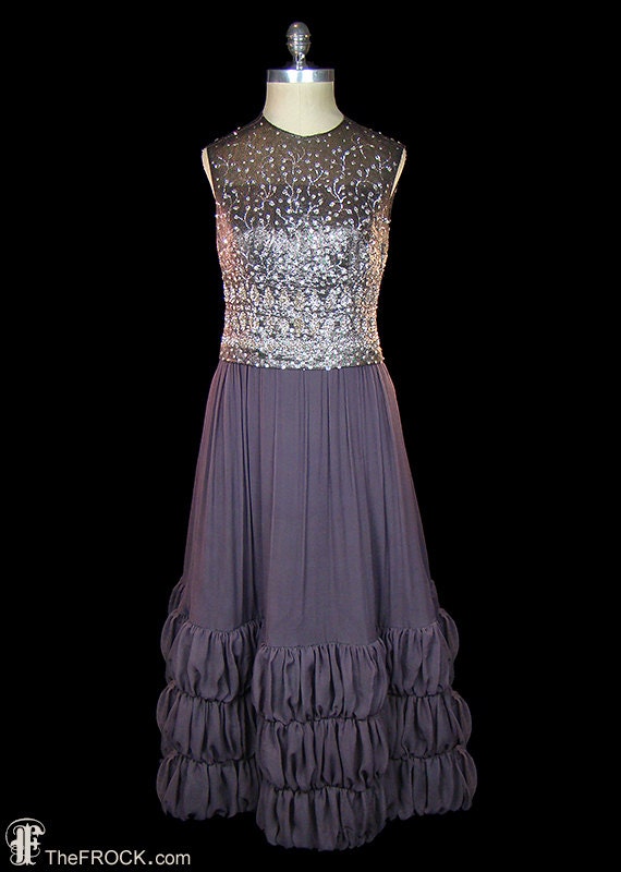 Antikes Art-Deco-Kleid Post Flapper Couture 1930 1940 Kristallperlen Ärmellos Metallic Silber Gold Gerafft Grau Seide Chiffon, Authentisch von TheFrockDotCom