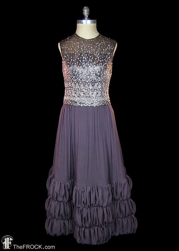 Antikes Art-Deco-Kleid Post Flapper Couture 1930 1940 Kristallperlen Ärmellos Metallic Silber Gold Gerafft Grau Seide Chiffon, Authentisch von TheFrockDotCom