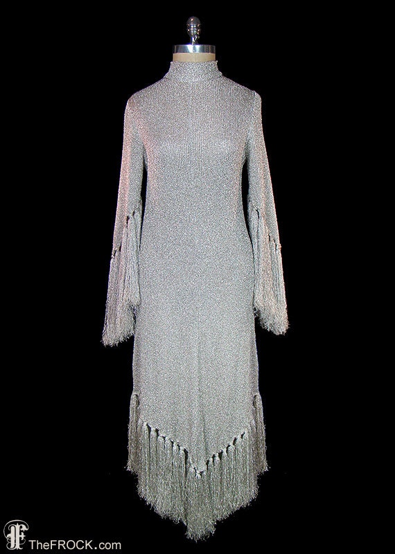 Pierre Balmain Kleid, Vintage Silber Metallic Strick Abendkleid Mit Fransen Ärmeln Und Saum, French Couture, Boho von TheFrockDotCom