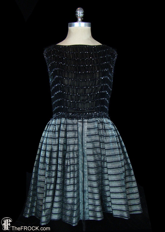 Sally Milgrim 1950Er Jahre Kleid Vintage Jet Schwarze Perlen Chenille Grüne Streifen Ärmellose Cocktail Rockrock Museum Würdig Mcm Designer Couture von TheFrockDotCom