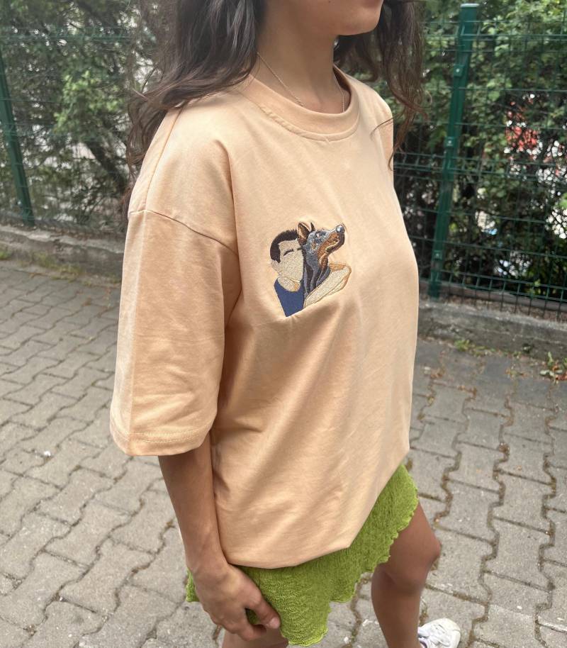 Personalisiertes Haustier Porträt Shirt Für Hundeliebhaber von TheFurloom