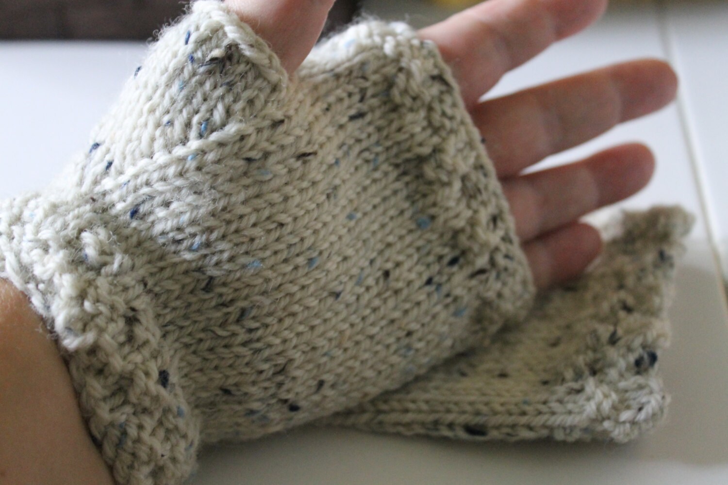 Blau Gespenschte Kurze Fingerlose Mitts Blau Gespenschte Kurze Fingerlose Mitts von TheFuzzySheep