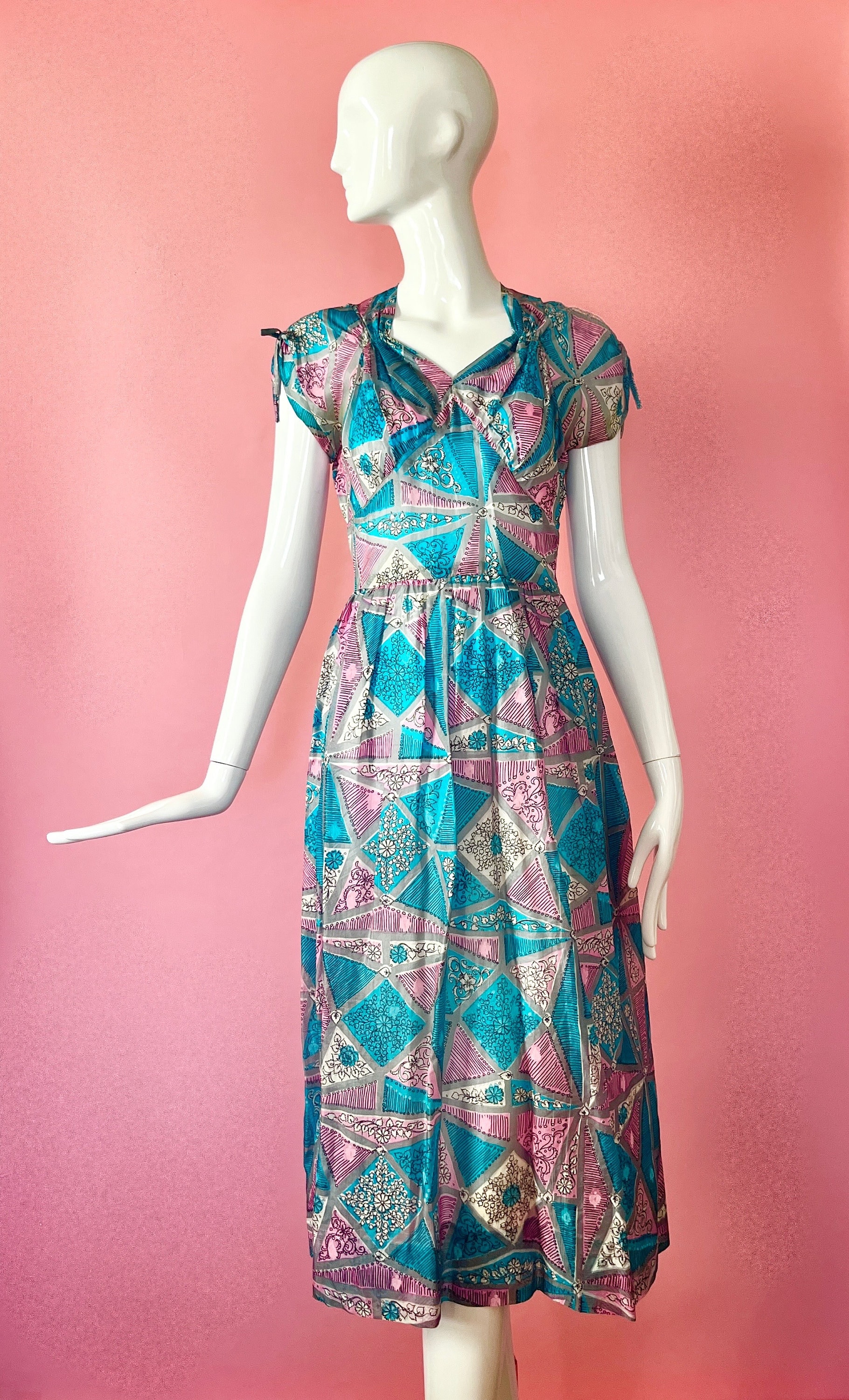 xs/S 1930S Pastell Durchsichtiges Seidenkreppkleid xs/S 1930S Pastell Durchsichtiges Seidenkreppkleid von TheGainsbourgGarage