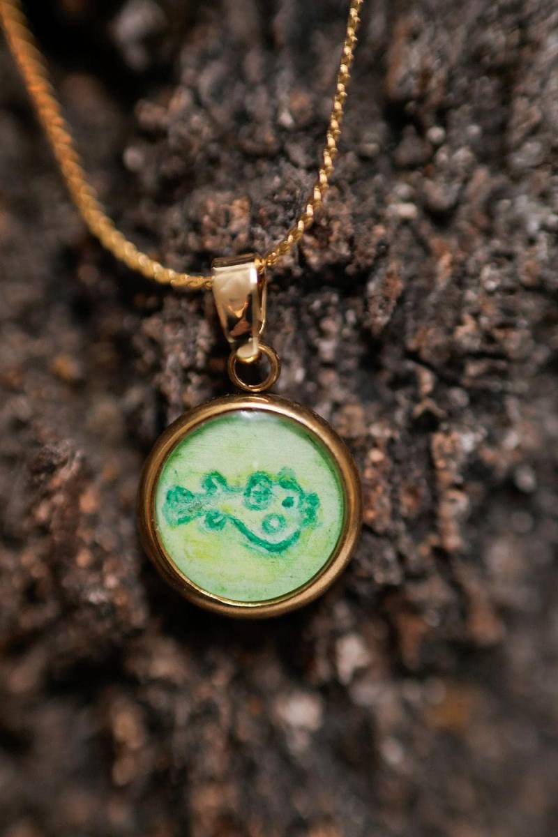 Tiny Fish Hand-Painted Talisman Pendant | Tiny Guardian Necklace von TheGardensAmulets