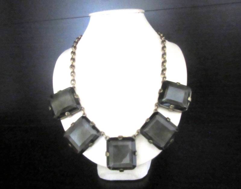 Chunky Halskette Lucite Bib Briolette Groß Facettiert Smoky Charcoal Grau 18 - 21 Zoll von TheGatsbyGals