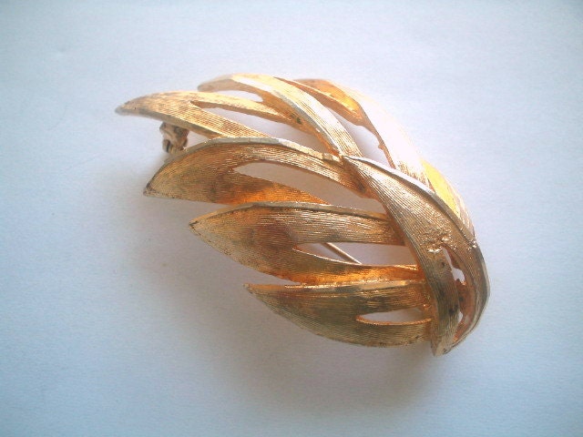 Coro Pegasus Blatt Brosche Goldfarbene Große Statement Mid Century Coro Pegasus Blatt Brosche Goldfarbene Große Statement Mid Century von TheGatsbyGals