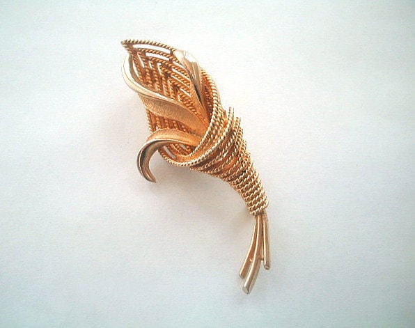Coro Pegasus Brosche Goldfarben Füllhorn Mid Century Retro Coro Pegasus Brosche Goldfarben Füllhorn Mid Century Retro von TheGatsbyGals