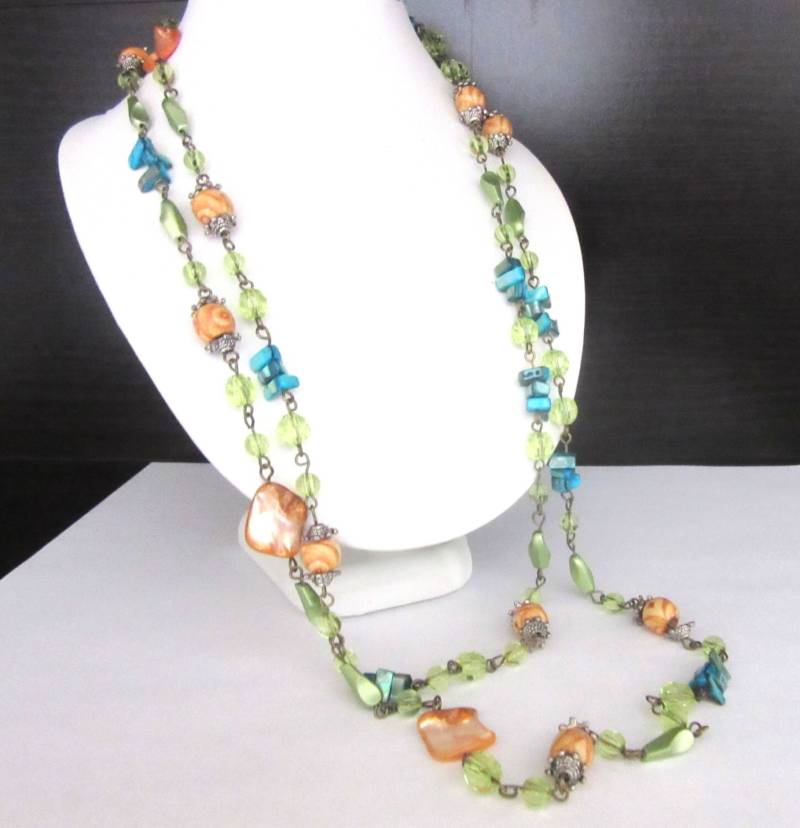 Extra Lange Flapper Halskette Multicolor Mop & Facettierte Lucite Perlen Einzelstrang Metall Aufgereiht 52 Zoll Extra Lange Flapper Halskette Multicolor Mop & Facettierte Lucite Perlen Einzelstrang Metall Aufgereiht 52 Zoll von TheGatsbyGals