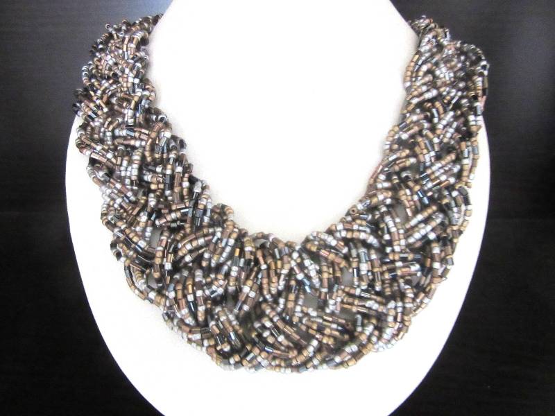 Gewebte Geflochtene Glasperlen Bib Kragen Halskette Silber Gold & Schwarz Farben 18 - 21 Zoll Gewebte Geflochtene Glasperlen Bib Kragen Halskette Silber Gold & Schwarz Farben 18 - 21 Zoll von TheGatsbyGals