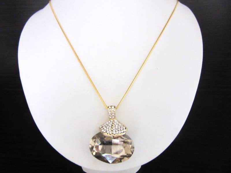 Große Kristallglas Anhänger Halskette Smoky Grau Chunky Facettiert 17 - 19 Zoll Große Kristallglas Anhänger Halskette Smoky Grau Chunky Facettiert 17 - 19 Zoll von TheGatsbyGals