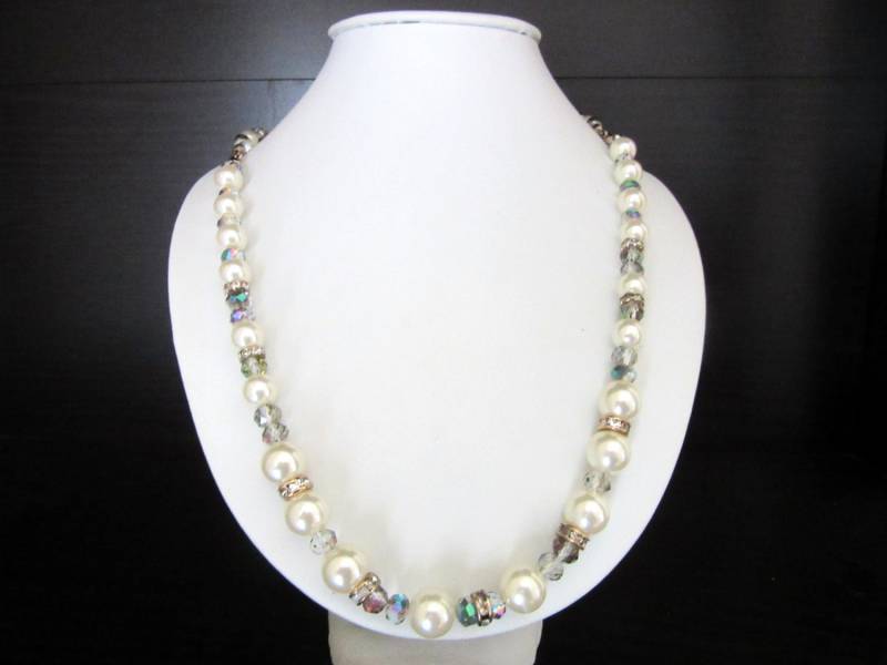 Kristall- & Glasperlenkette Facettierte Aurora Borealis Kristalle Mit Rhinestone-Rondellen 48 - 55 cm Kristall- & Glasperlenkette Facettierte Aurora Borealis Kristalle Mit Rhinestone-Rondellen 48 - 55 cm von TheGatsbyGals