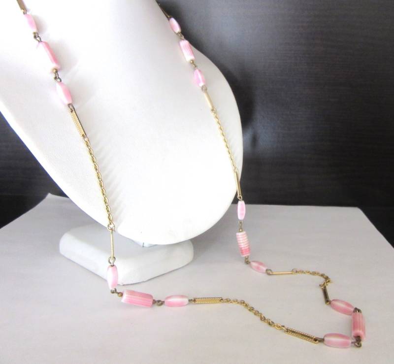 Lange Deko Flapper Halskette Pink Marmorierte Glasperlen Messing Kette 30 Zoll Lange Deko Flapper Halskette Pink Marmorierte Glasperlen Messing Kette 30 Zoll von TheGatsbyGals