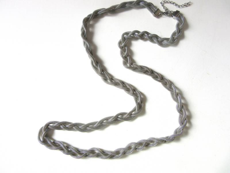 Lange Geflochtene Mesh Kettenhalskette Gunmetal Grau Einzelstrang 33 - 36 Inches Lange Geflochtene Mesh Kettenhalskette Gunmetal Grau Einzelstrang 33 - 36 Inches von TheGatsbyGals
