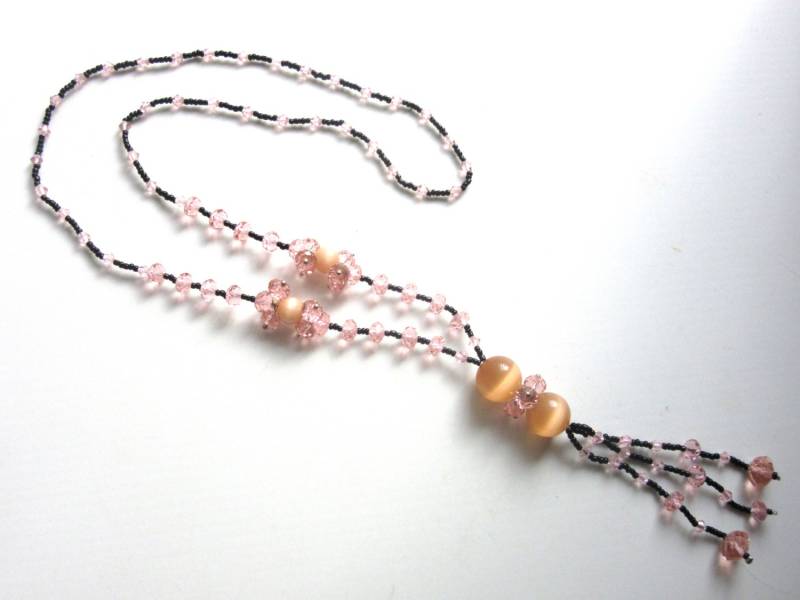 Lange Glas Perle Quaste Halskette Flapper Sautoir Katzenauge Facettierte Rosa Kristalle Und Schwarze Rocailles Lange Glas Perle Quaste Halskette Flapper Sautoir Katzenauge Facettierte Rosa Kristalle Und Schwarze Rocailles von TheGatsbyGals