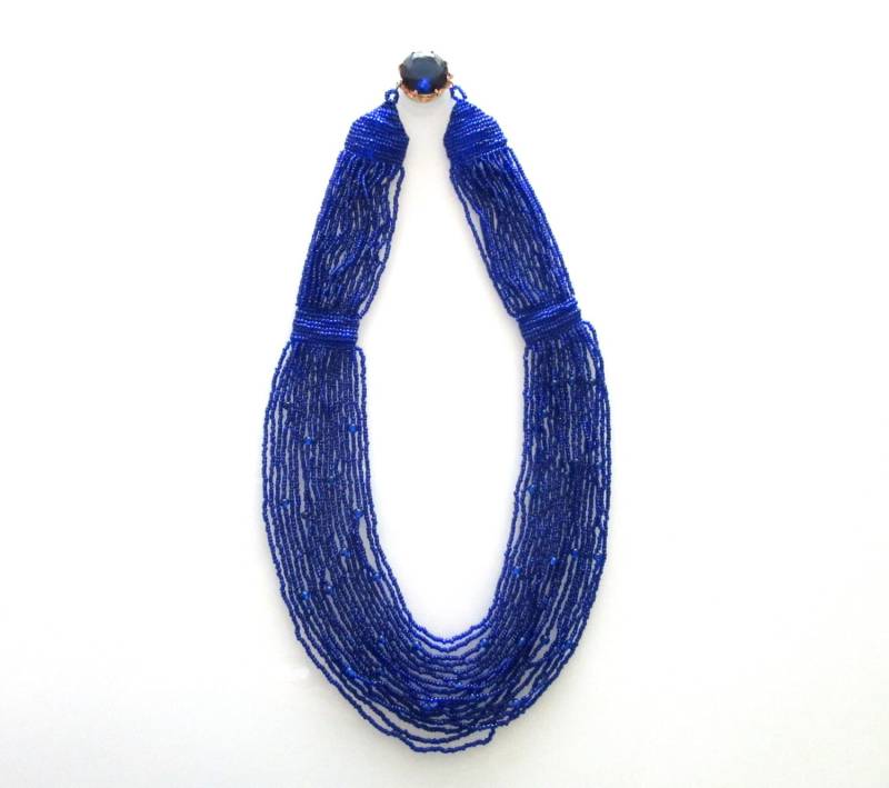 Lange Multistrand Torsade Halskette 18 Stränge Kobalt Blau Glasperlen Verzierter Verschluss - 26 Zoll Lange Multistrand Torsade Halskette 18 Stränge Kobalt Blau Glasperlen Verzierter Verschluss - 26 Zoll von TheGatsbyGals