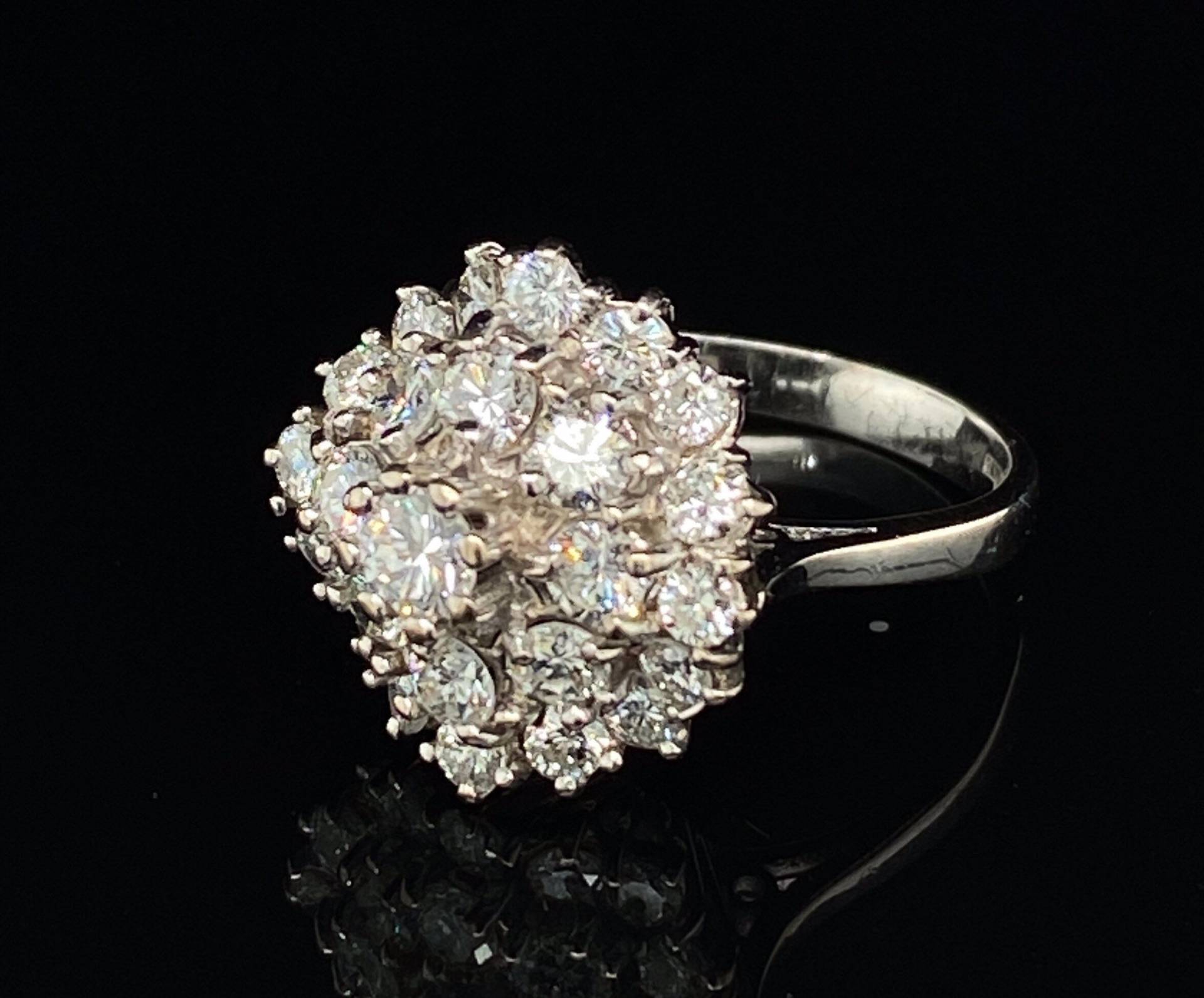 18Karde Weißgold Diamant Cluster Ring 1, 75Ct 18Karde Weißgold Diamant Cluster Ring 1, 75Ct von TheGemHive
