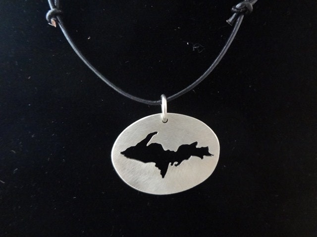 Hand Aus Halskette, Anhänger, Obere Michigan, Von Geschnitten Neusilber, Einfache Schmuck Rachel Sowinski An Das Geschenk Selbst Hand Aus Halskette, Anhänger, Obere Michigan, Von Geschnitten Neusilber, Einfache Schmuck Rachel Sowinski An Das Geschenk Selbst von TheGiftItself