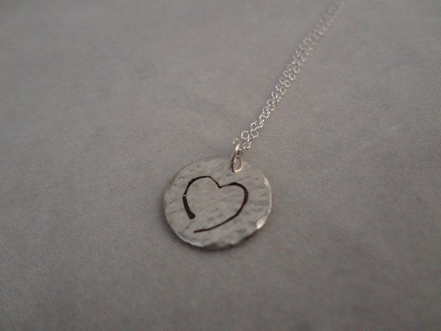sterling Silber Gehämmert Herz Anhänger Auf Kabelkette Durch Das Geschenk Selbst sterling Silber Gehämmert Herz Anhänger Auf Kabelkette Durch Das Geschenk Selbst von TheGiftItself
