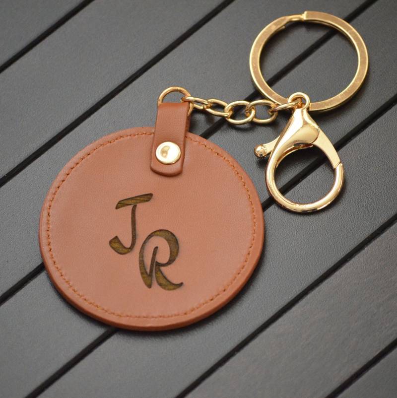 Benutzerdefinierter Kreis-Schlüsselanhänger Aus Leder, Monogrammierter, Personalisierter Schlüsselanhänger Vollnarbenleder. Mit Initiale, Name Benutzerdefinierter Kreis-Schlüsselanhänger Aus Leder, Monogrammierter, Personalisierter Schlüsselanhänger Vollnarbenleder. Mit Initiale, Name von TheGiftUSA