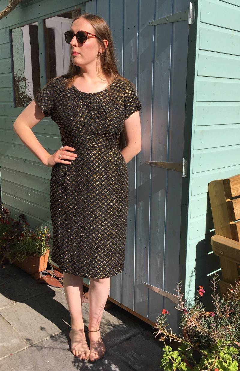 Chic 1960Er Jahre Ausgestattet Cocktailkleid - Schwarz Und Gold Ca. Größe 12-14-Gc von TheGildedLilyuk