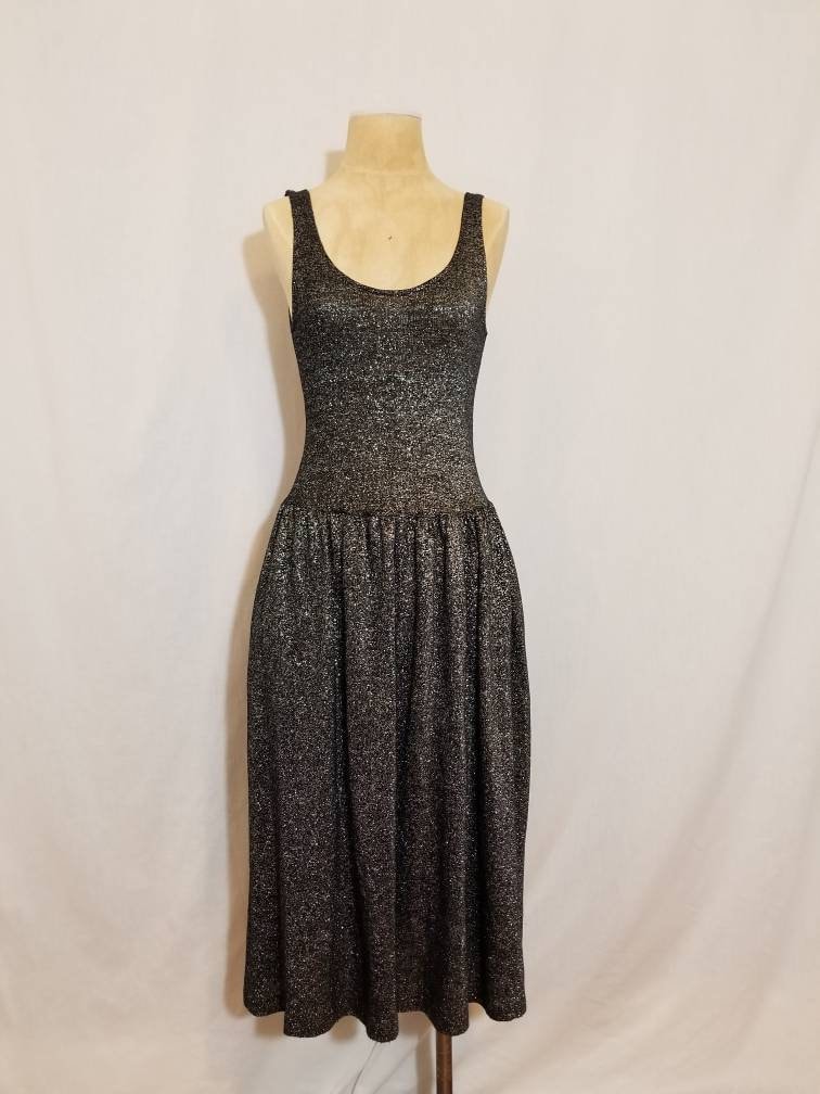 Metallic Lurex Kleid // Vintage Silber 70Er Jahre Tank Kleid Taschen Schwarz Studio 54 Retro Strick Gr. 11 S/M Schlicht Modern 80's Drop Taille von TheGirlSaidYes