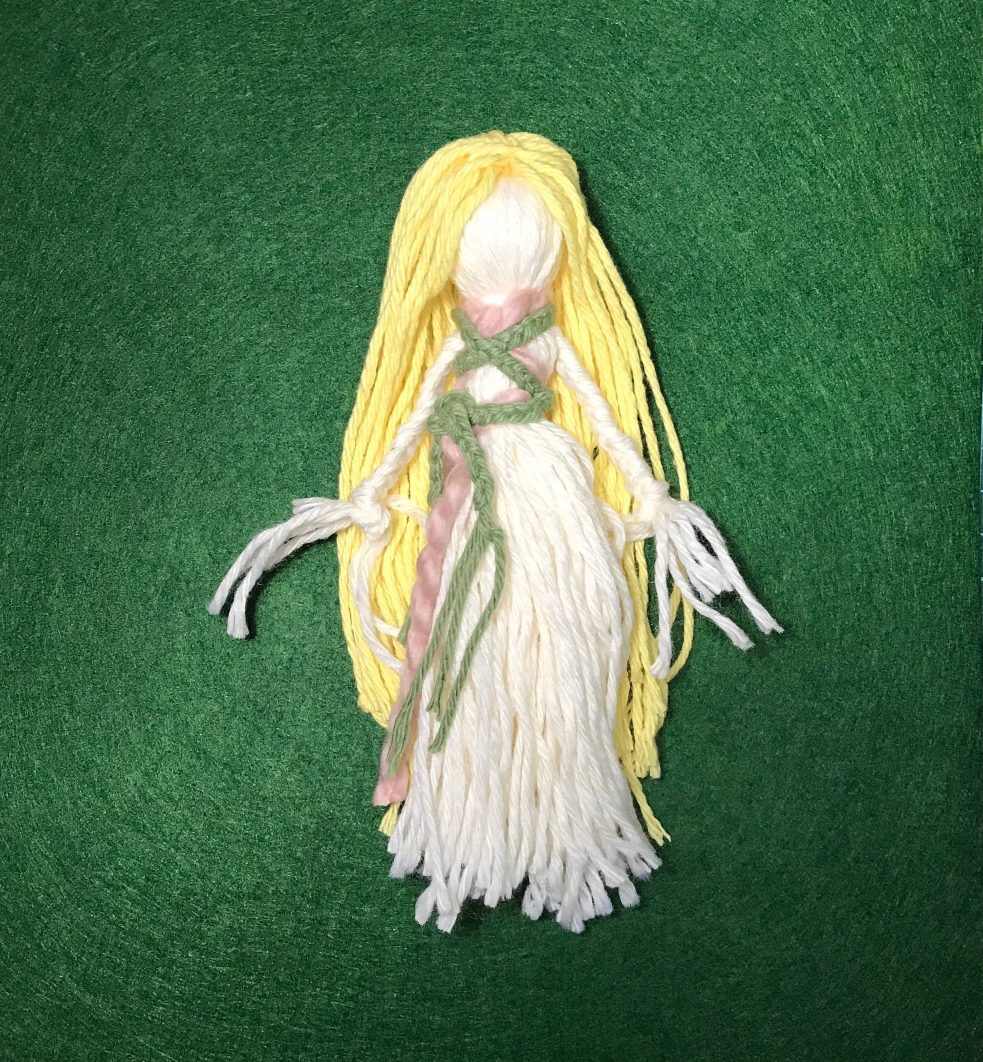 Ostara Göttin Des Frühlings, Der Fruchtbarkeit Und Überflusses. Altarknoten Teller Spirituelle Puppe Ostara Göttin Des Frühlings, Der Fruchtbarkeit Und Überflusses. Altarknoten Teller Spirituelle Puppe von TheGoddessPath