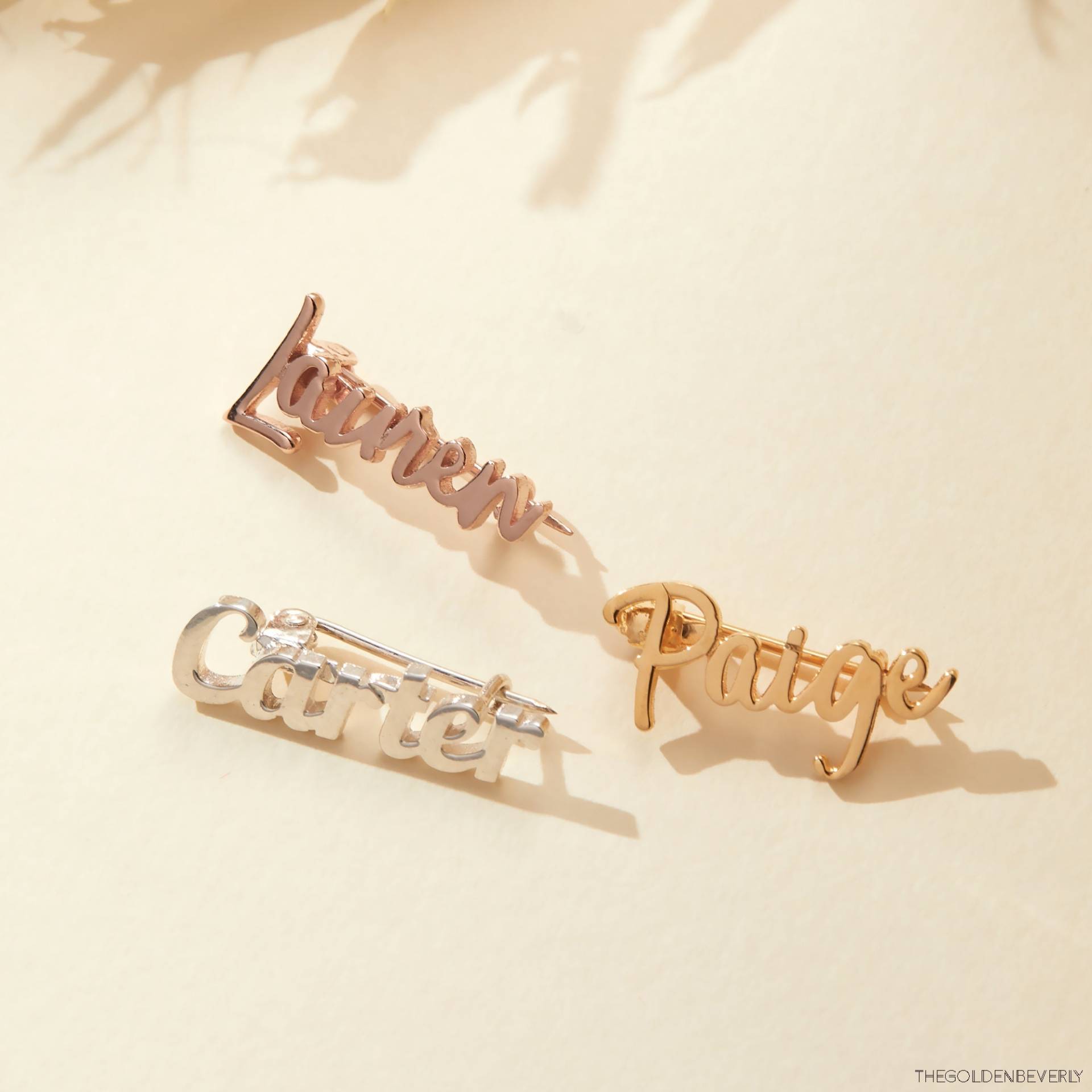 Benutzerdefinierte Name Revers Pins - Personalisierte Anstecknadel -Personalisierte Personalisierter Schmuck- Accessoires Uniform Tag von TheGoldenBeverly