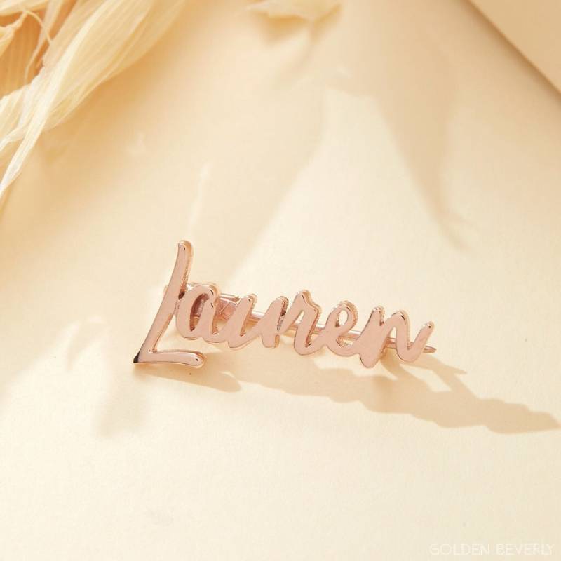 Benutzerdefinierte Name Revers Pins - Personalisierte Anstecknadel -Personalisierte Personalisierter Schmuck- Accessoires Uniform Tag Benutzerdefinierte Name Revers Pins - Personalisierte Anstecknadel -Personalisierte Personalisierter Schmuck- Accessoires Uniform Tag von TheGoldenBeverly